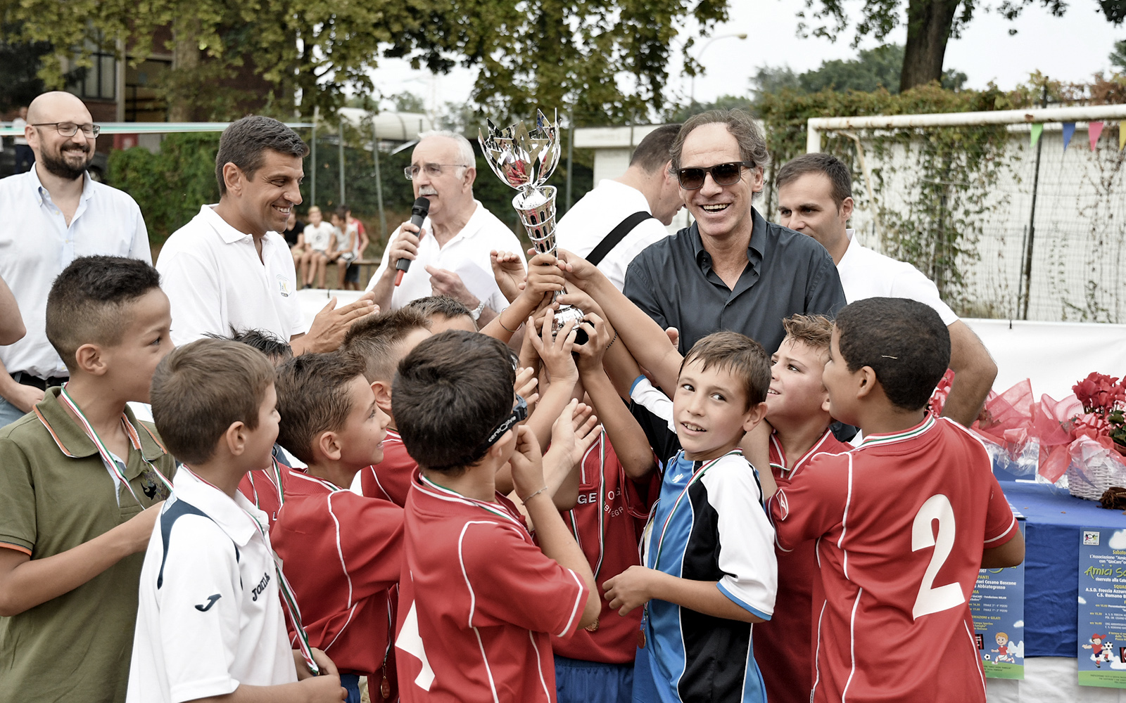 franco baresi con dei bambini