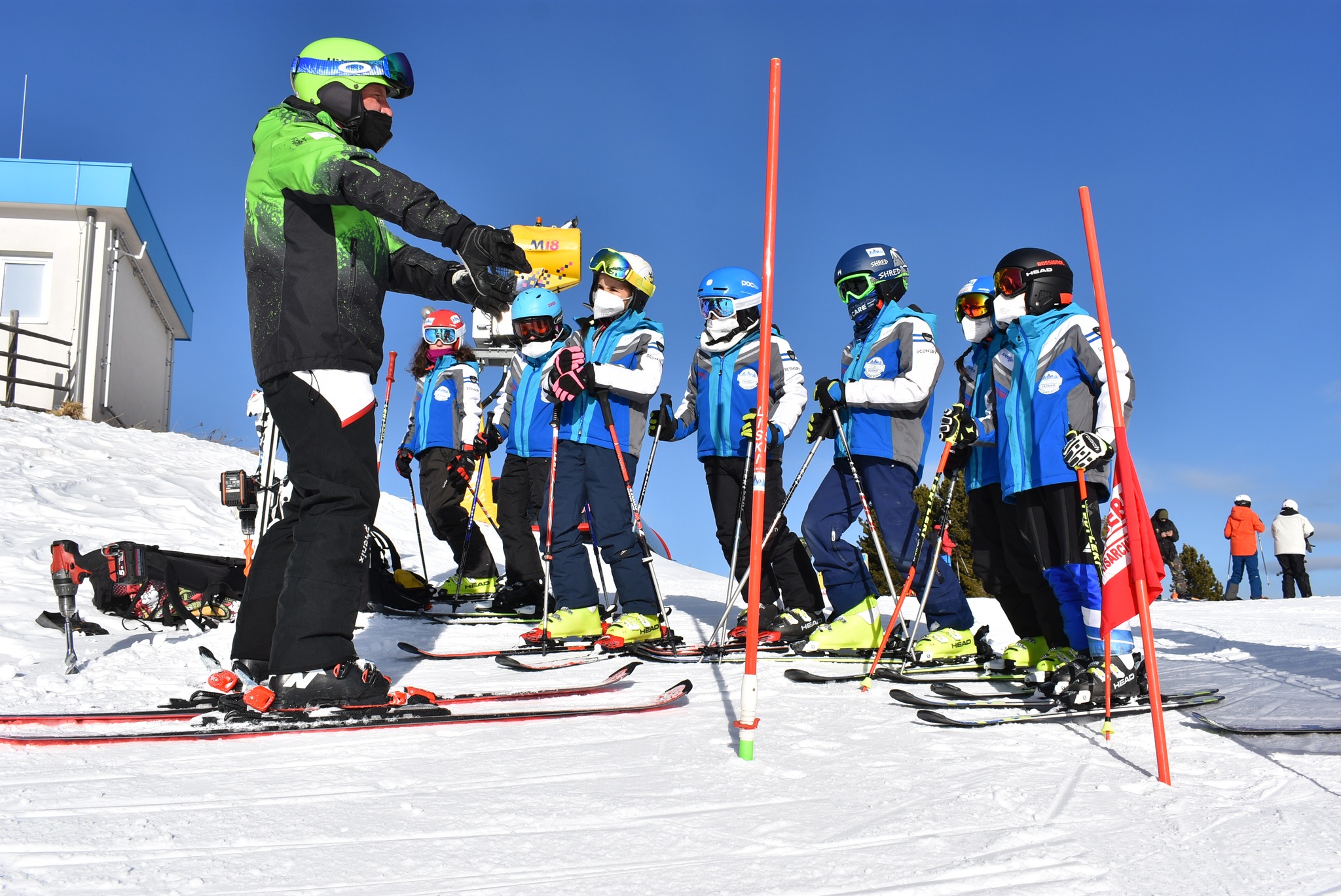 ski team azimut su piste da sci