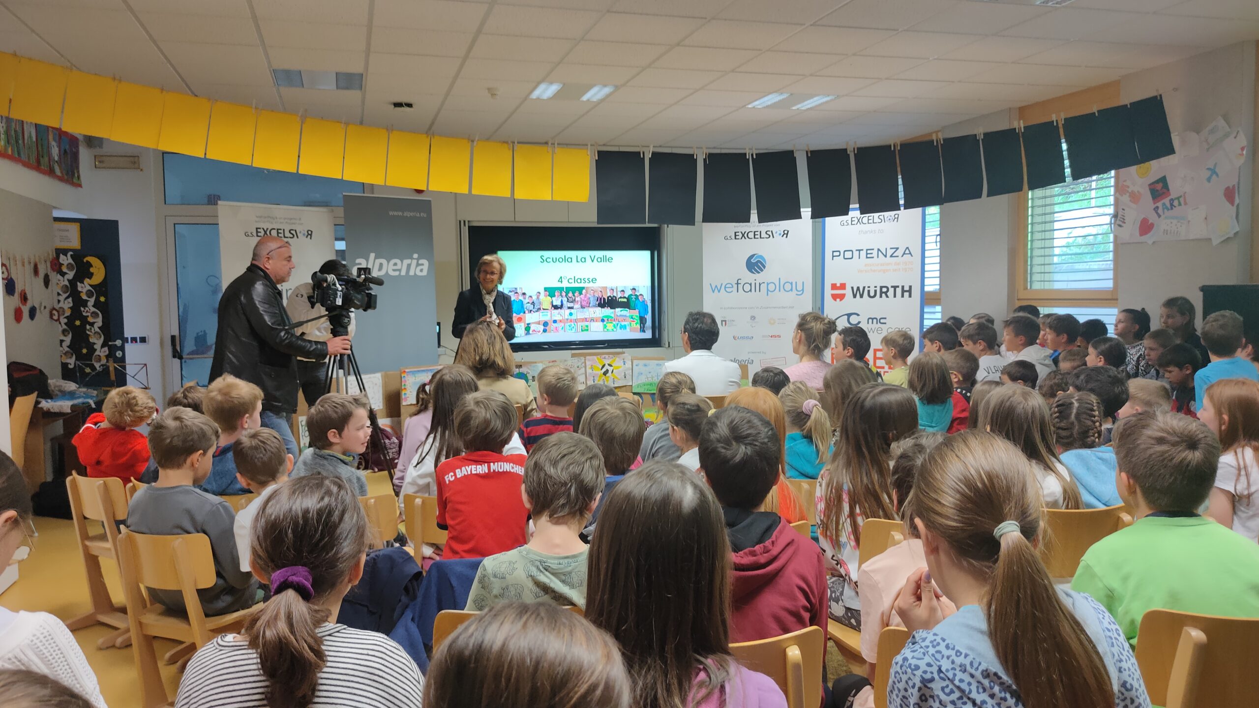 bambini della scuola elementare di la valle