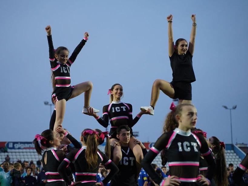 ice cheerleader team